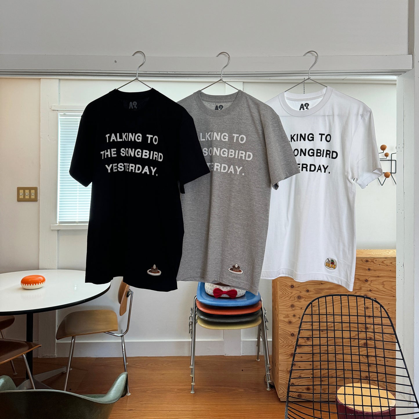 SONGBIRD COFFEE STAFF T PRINT TYPE / CURRY(GREY)