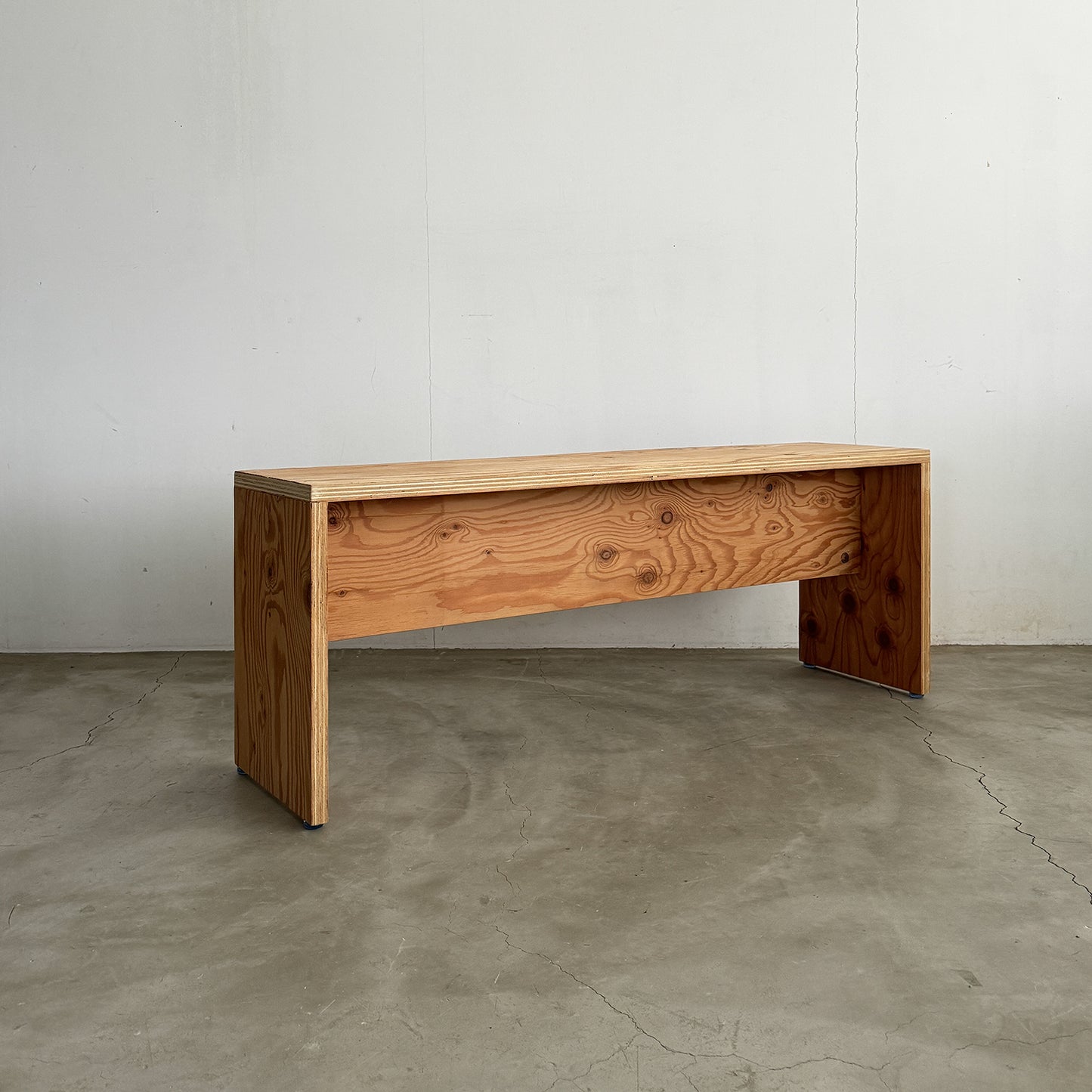 TOKUMOKU BENCH